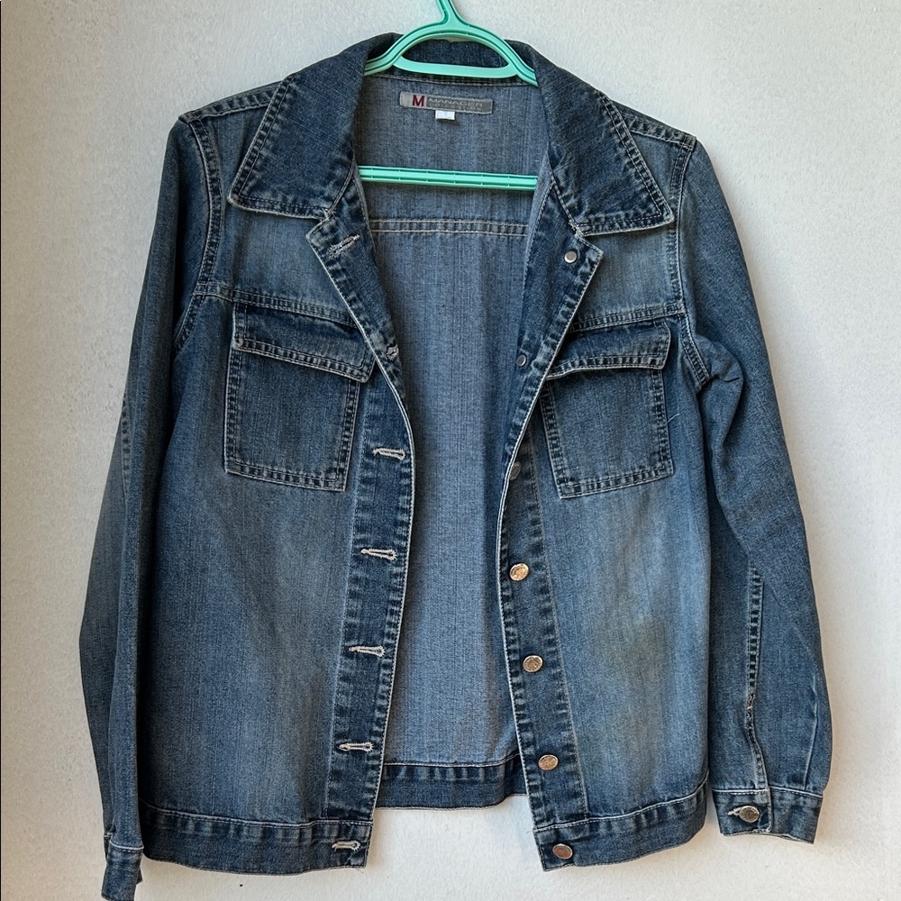 Women's Classic Blue Denim Jean Jacket - Casual Everyday Layer